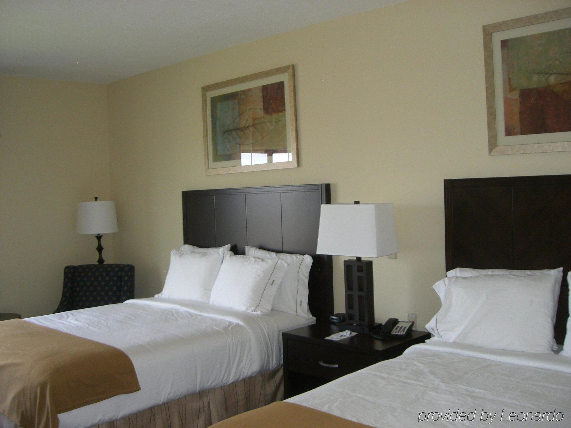 Holiday Inn Express Hotel & Suites Grand Island Room photo