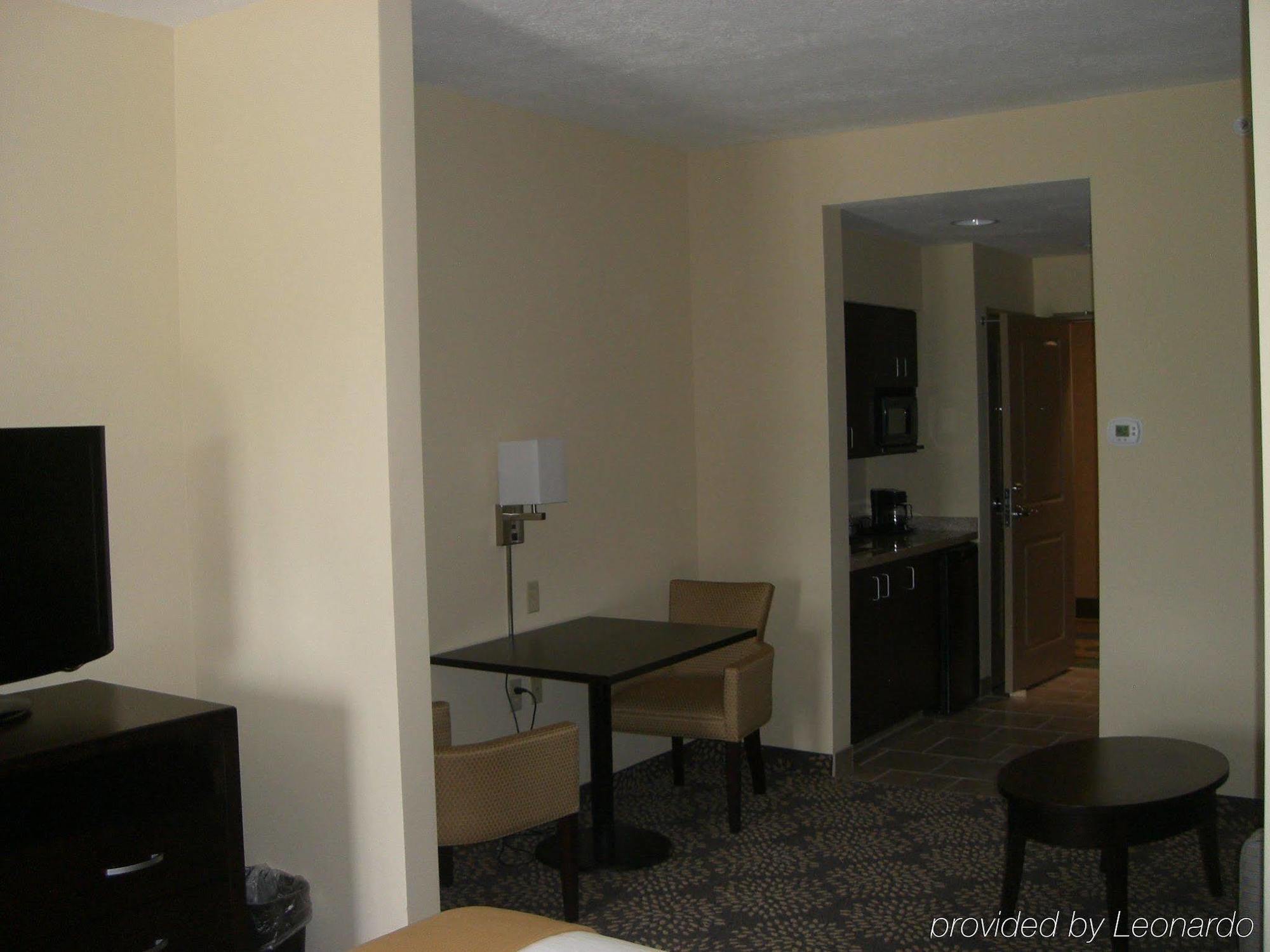 Holiday Inn Express Hotel & Suites Grand Island Room photo